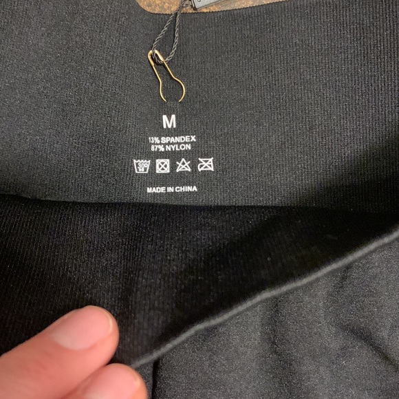 NVGTN Black solid seemless shorts - Picture 3 of 3